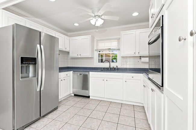 Photo - 12823 Holiday Ln
