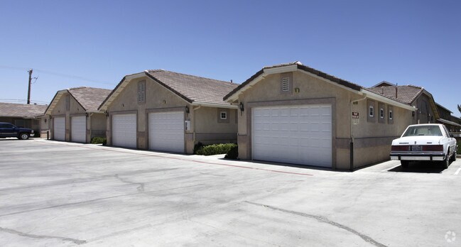 Photo - Twin Pines Apartments