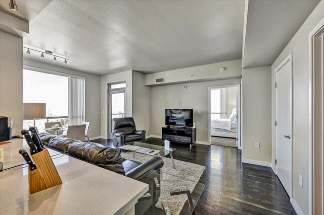 Photo - 77 N Almaden Ave Unidad ID1054203P