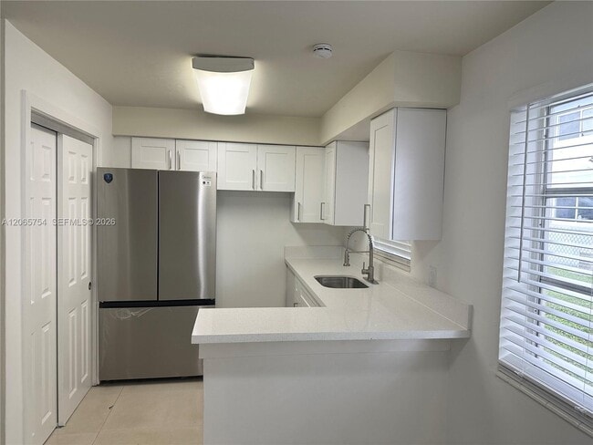 Photo - 5211 SW 91st Ave Unidad 1