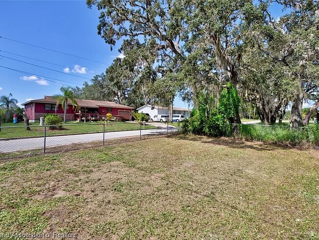 Photo - 1911 Roseland Ave