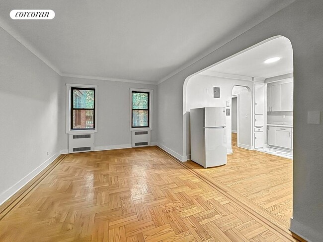 Photo - 1685 E 5th St