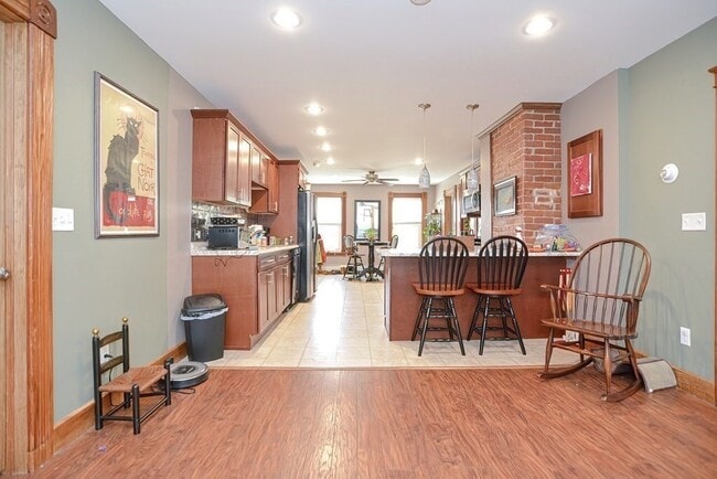 Building Photo - 142 Washington St Unit 1