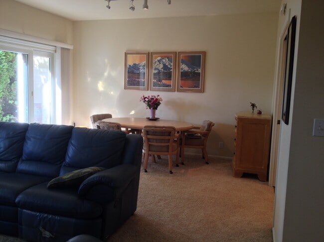 Photo - 594 Wimbledon Ct