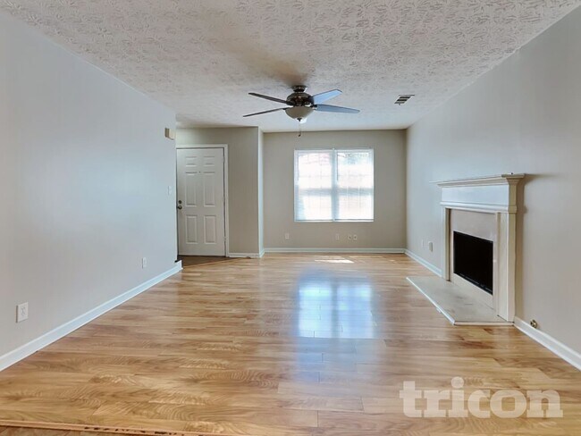 Photo - 434 Creek View Ct