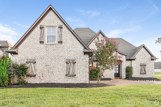 Building Photo - 1302 Heritage Dr S Rental