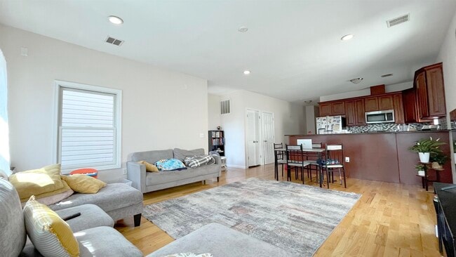 54 Laidlaw Ave Unit 1