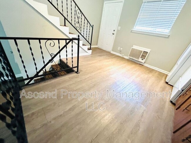 Photo - 557 Cranberry Way