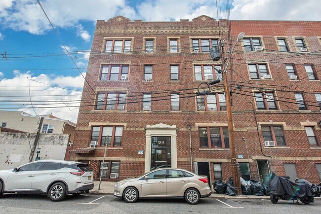 Building Photo - 7111 Palisade Ave Unit B2