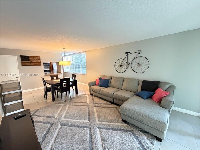 Photo - 9491 Evergreen Pl Unidad 201