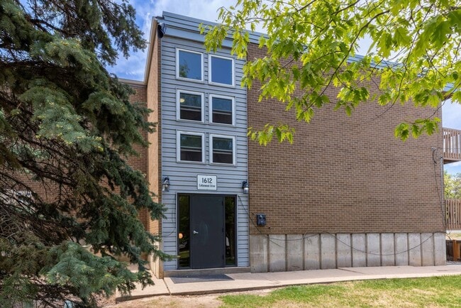 Building Photo - Quaint 2 Bed 1 Bath Apartment in Louisville - Available Now!