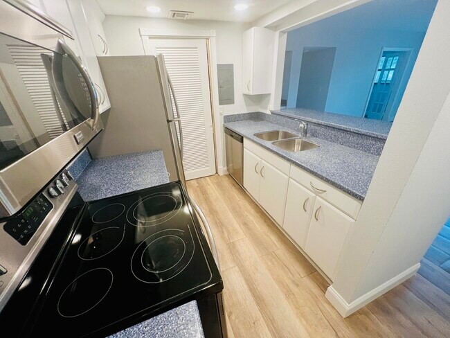 1000 River Reach Dr Unit 320