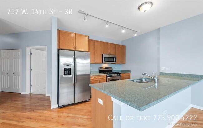 Photo - 757 W 14th St