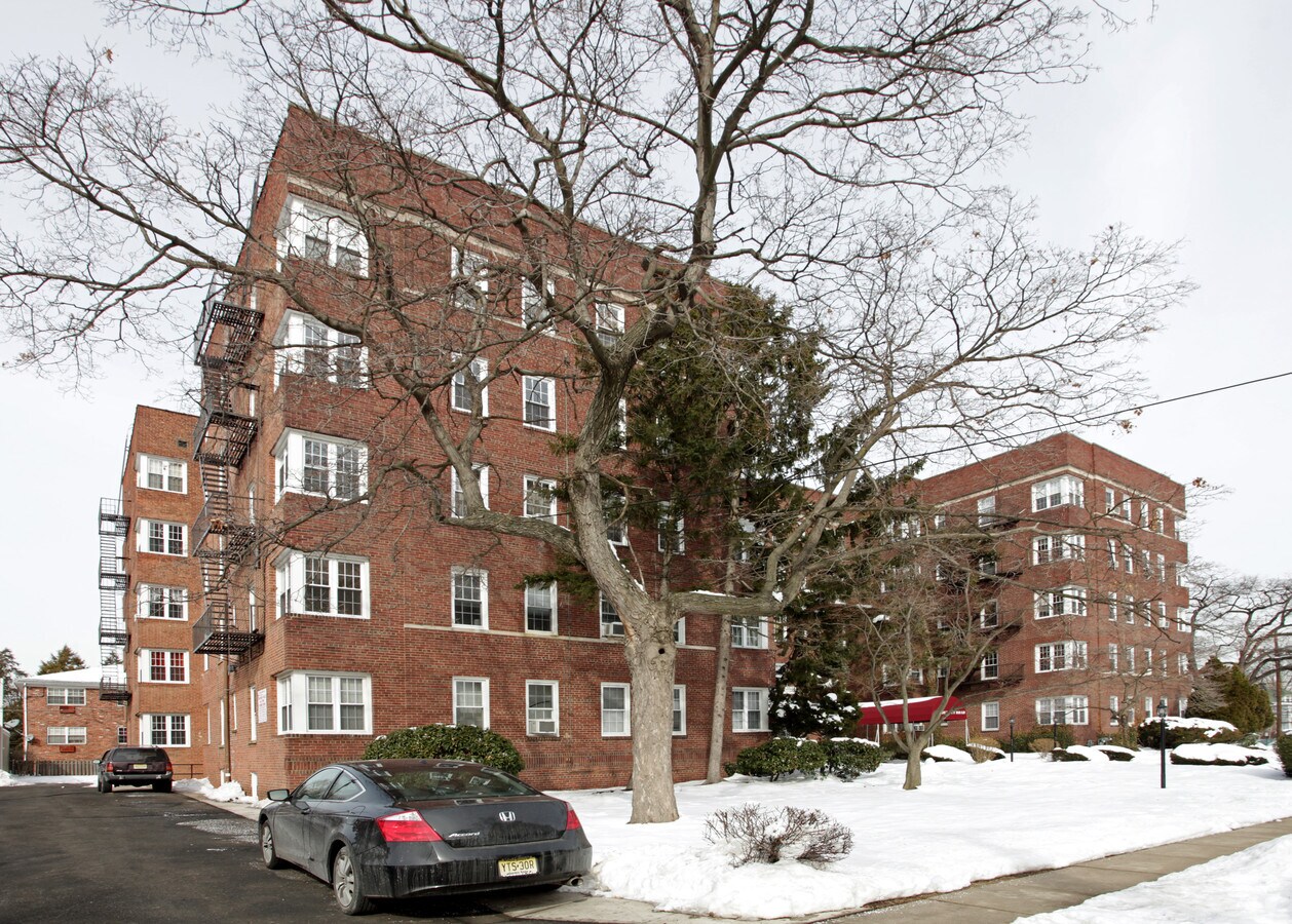 1 Dewitt Road - 1 Dewitt Rd