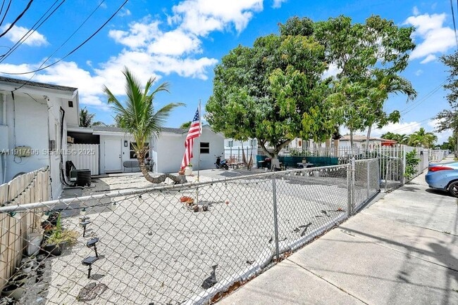 Photo - 6501 SW 4th St Unit B