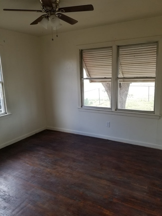 Photo - 4607 Preston St