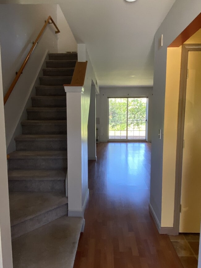 Entryway to livingroom