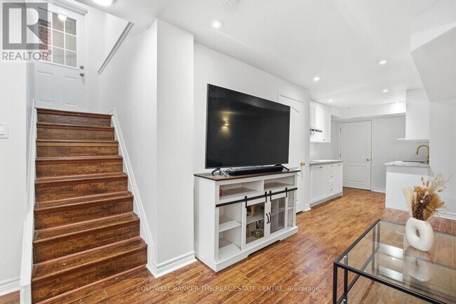 Photo - 17 Barnwood Dr