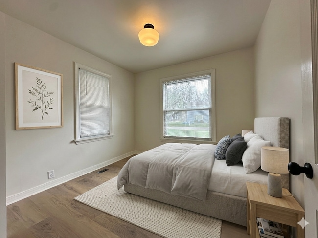 Photo - 307 S 5th Ave