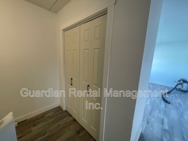 Photo - 141 Frederica St W Unit 3