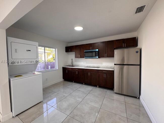 2803 SW 26th St Unit BACK