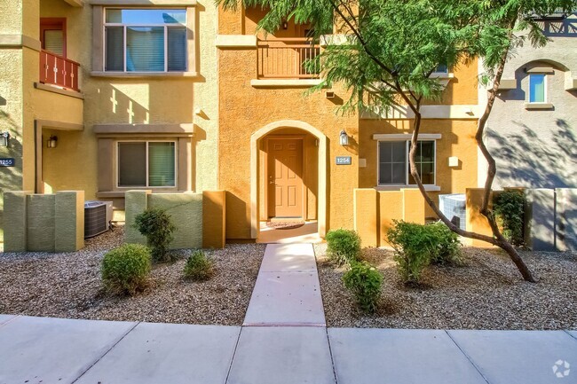 Building Photo - 4 Bedroom townhome in Phoenix