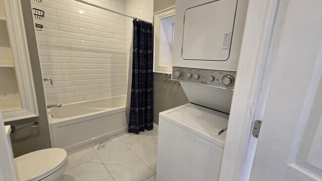 Photo - 76 Burlington St E