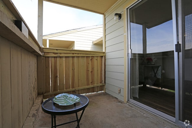 1 Br, Patio