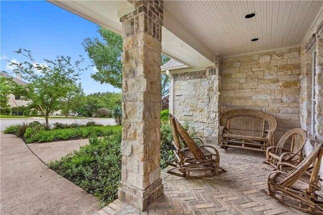 Photo - Splendid in Senna Hills!