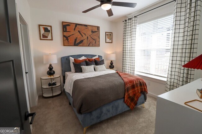 Photo - 305 Collins Industrial Way Unidad 5001