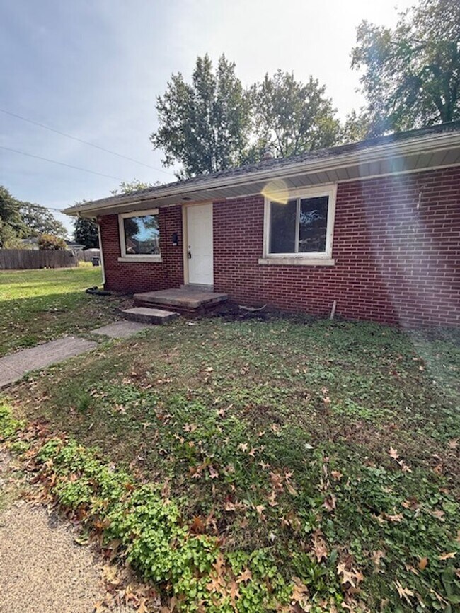 Building Photo - 1500 S Harlan Ave Unit B