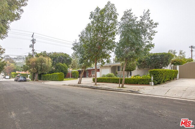 Photo - 22022 Lopez St