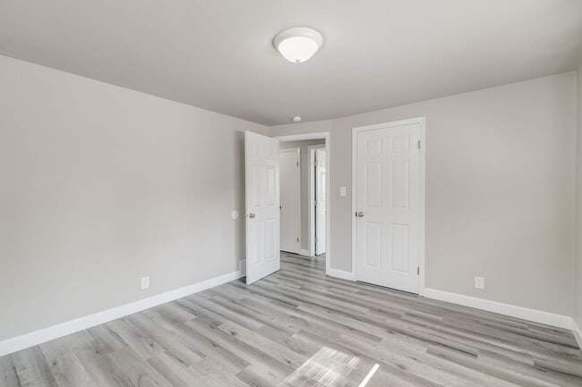 Photo - 471 Farwell Ave