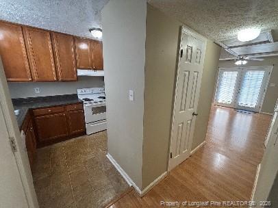 Photo - 422 Kirkcaldy Ct