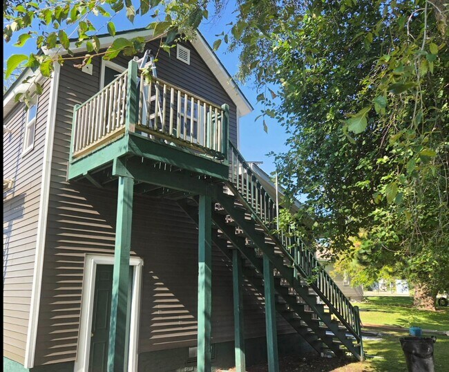 Photo - 2482 Bangs St