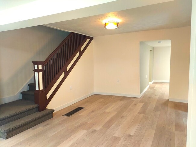 Photo - 806 N State St