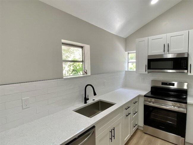 Photo - 426 S L St