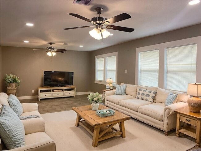 Photo - 231 Acker St