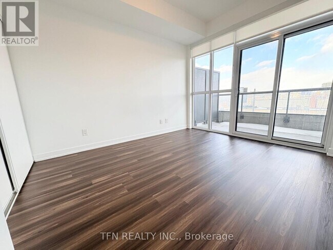 Photo - 1603 Eglinton Ave W Unité 321