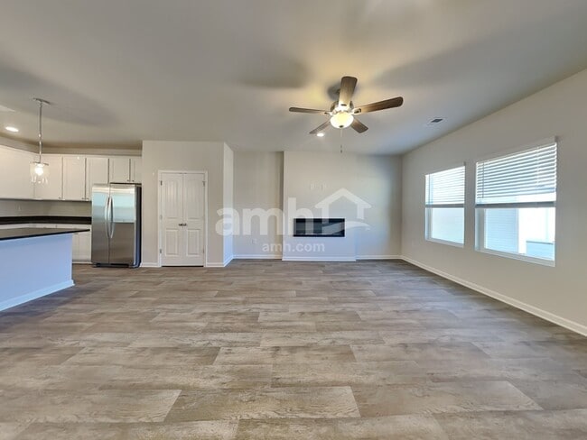 Photo - 3997 Zepelin Wy