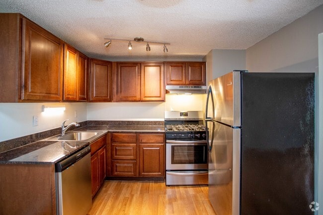 1BR, 1BA - 642 SF