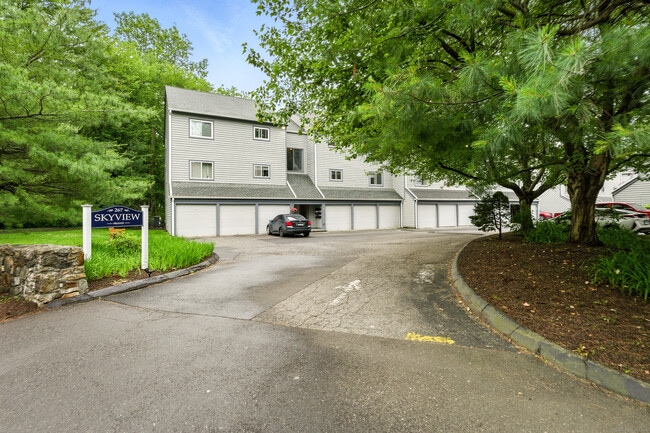 Building Photo - 267 W Cedar St Unit APT 1B