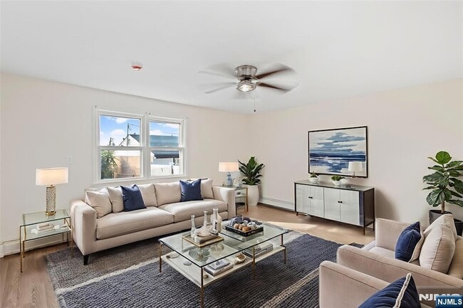 Building Photo - 86 Farnham Ave