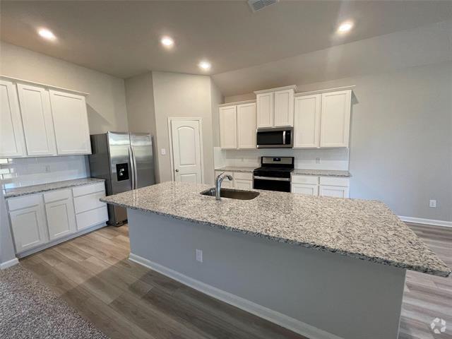 Building Photo - 2100 Yarborough Dr Rental