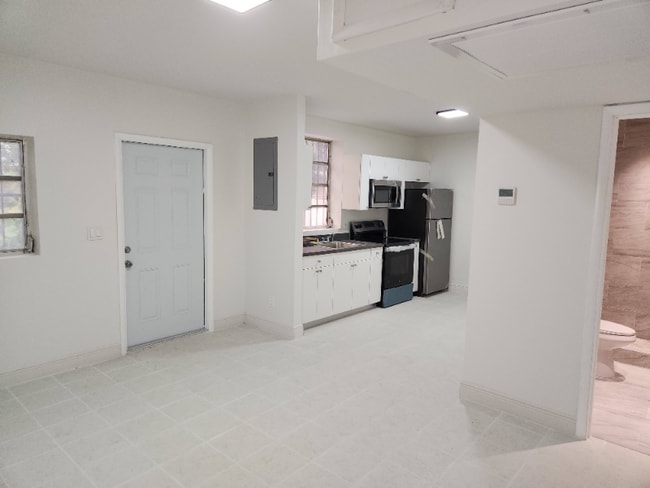 2239 Charleston St Unidad C