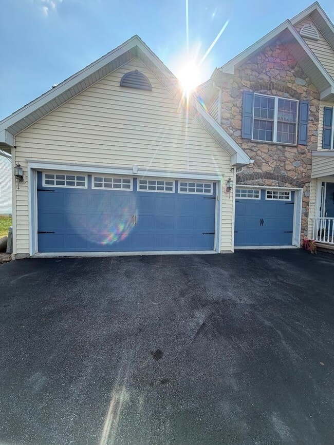 Photo - Beautiful 5 Bedroom, 3.5 Bathroom Home for Rent