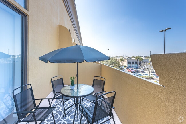 Vista desde el balcón al aire libre - The Lofts of Winter Park Village