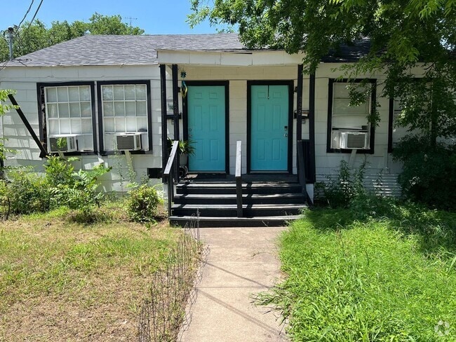 Building Photo - For Rent: Charming 1 Bed / 1 Bath Duplex w... Rental
