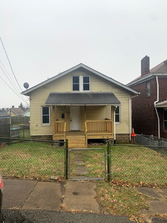 Completely Updated 3 Bed, 1 Bath Home in H... - Completely Updated 3 Bed, 1 Bath Home in H...