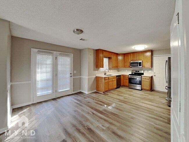 Photo - 203 Peachtree Glen Dr